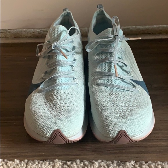 Nike Women’s zoom fly flyknit - Picture 2 of 4